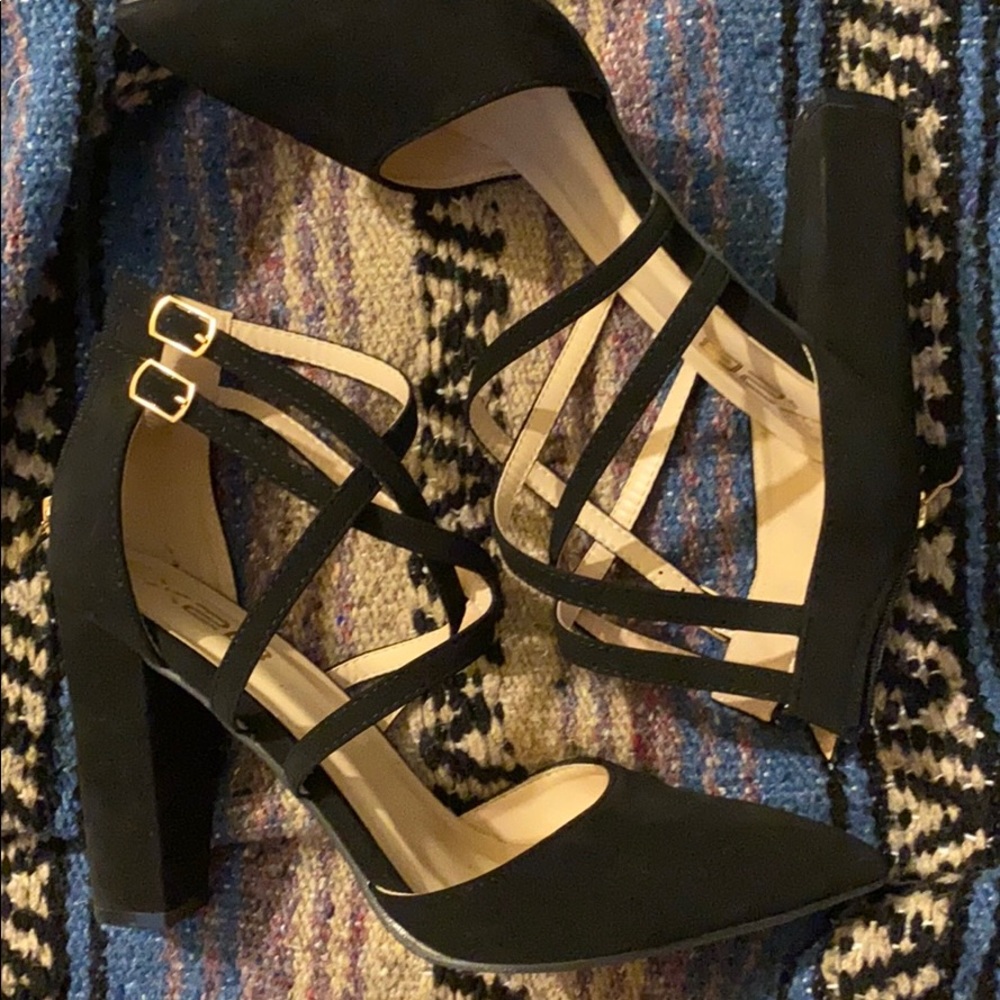 X2B Pointy Heels